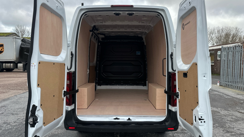 Renault Master Mwb Diesel Fwd MM35 Blue dCi 130 Advance Medium Roof Van